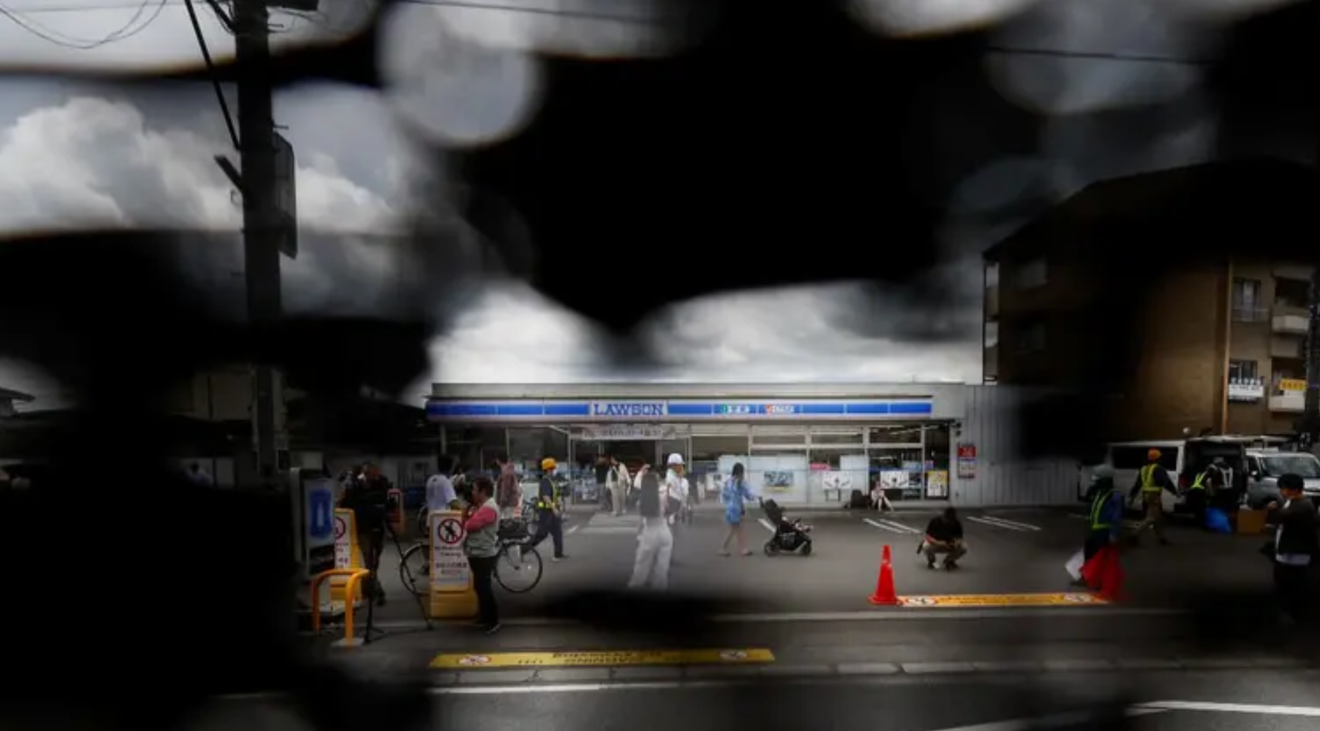 Turistas agujerean la barrera del monte Fuji